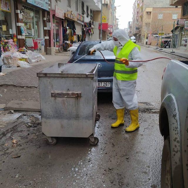 Bismil’de çöp konteynerleri dezenfekte ediliyor