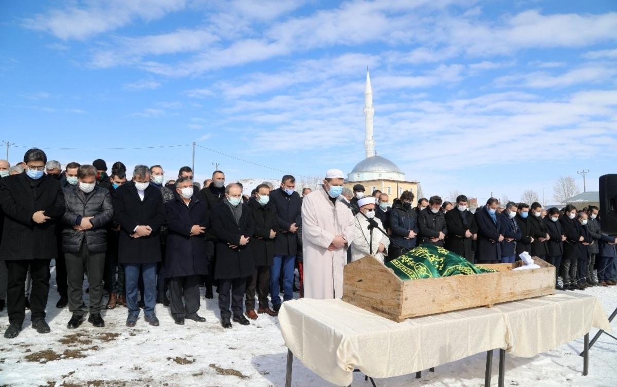 Sivas Valisi Salih Ayhan&rsquo;ın babası Bayburt&rsquo;ta ebediyete uğurlandı