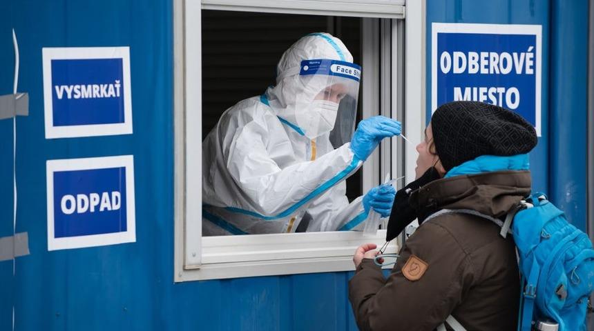 Covid - Slovakya AB'den acil yardım talep etti: Vakalardaki artışla baş edemiyoruz
