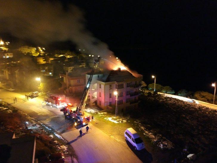 Sinop’ta şömineden çıkan yangın pansiyonu küle çevirdi G3