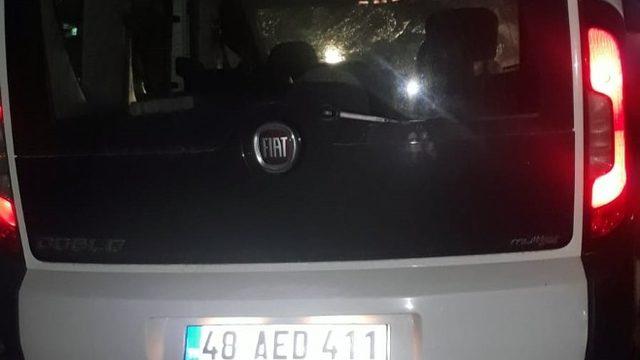 Kaza yapan sürücü aracı bırakıp kaçtı