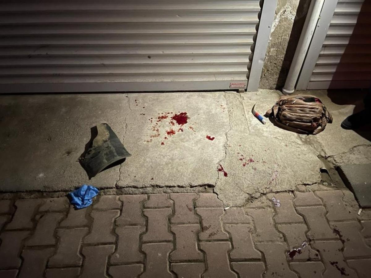 İzmir&rsquo;de kadın cinayeti: Sokak ortasında bı&ccedil;aklanarak &ouml;ld&uuml;r&uuml;ld&uuml;