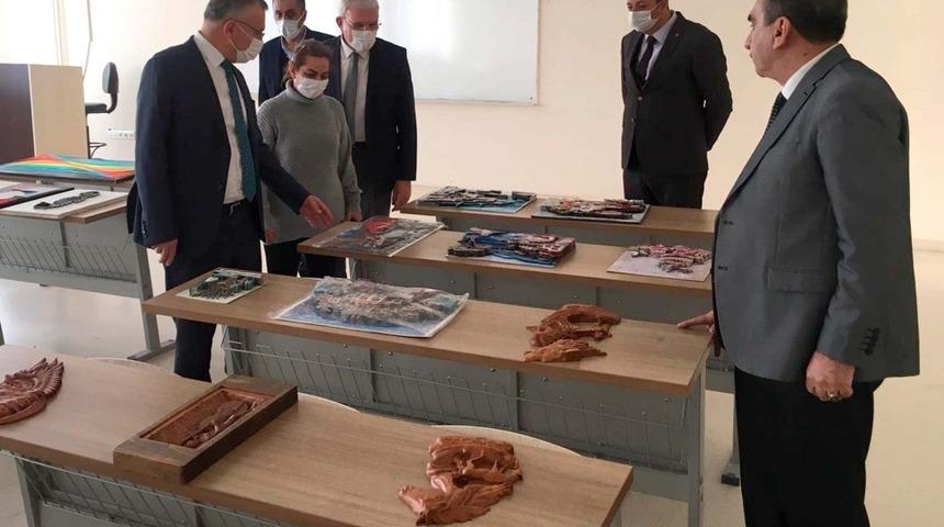 Erzincan&rsquo;da MYO Tasarım B&ouml;l&uuml;m&uuml; &ouml;ğrencilerinden d&ouml;nem sonu sergisi