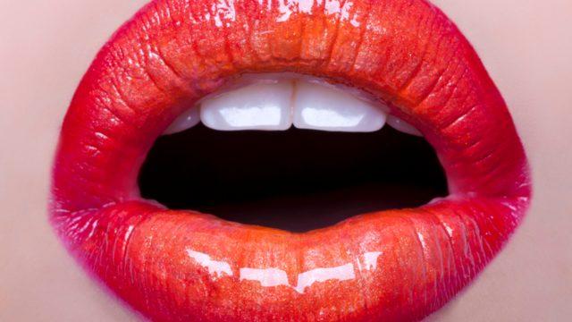 Pratik eyeliner nasıl çekilir, makyajla dudak nasıl dolgunlaştırılır, sihirli pudra nedir? Kusursuz makyajın adım adım yapılışı!