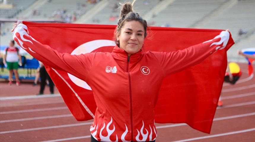 Milli atlet Özlem Becerek rekorunu güncelledi