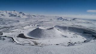 Konya'daki 'Dünya'nın nazar boncuğu' Meke Gölü bembeyaz