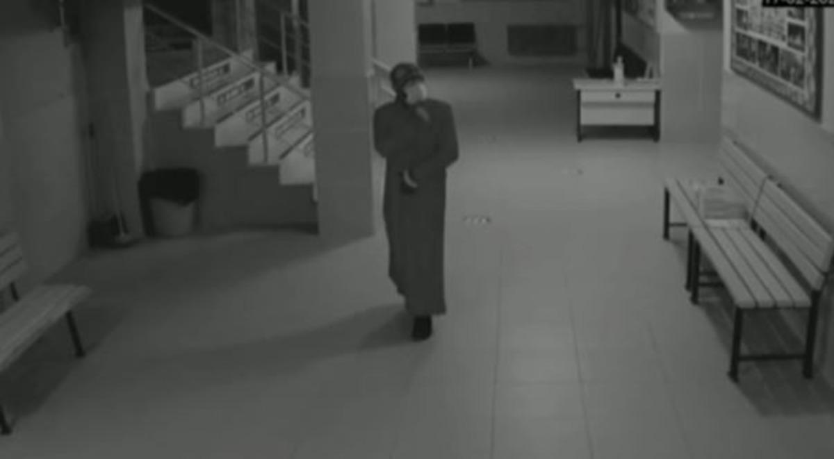 Kadın kıyafeti giyerek okulda hırsızlık yapan 2 kişi tutuklandı