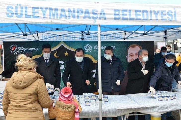 Vatandaşlara kandil simidi ikramı G1