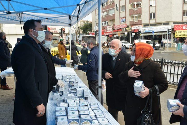 Vatandaşlara kandil simidi ikramı G3