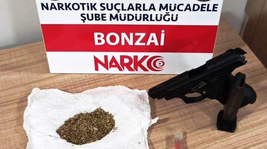 K&uuml;tahya&rsquo;da bir zanlının evinde uyuşturucu ele ge&ccedil;irildi