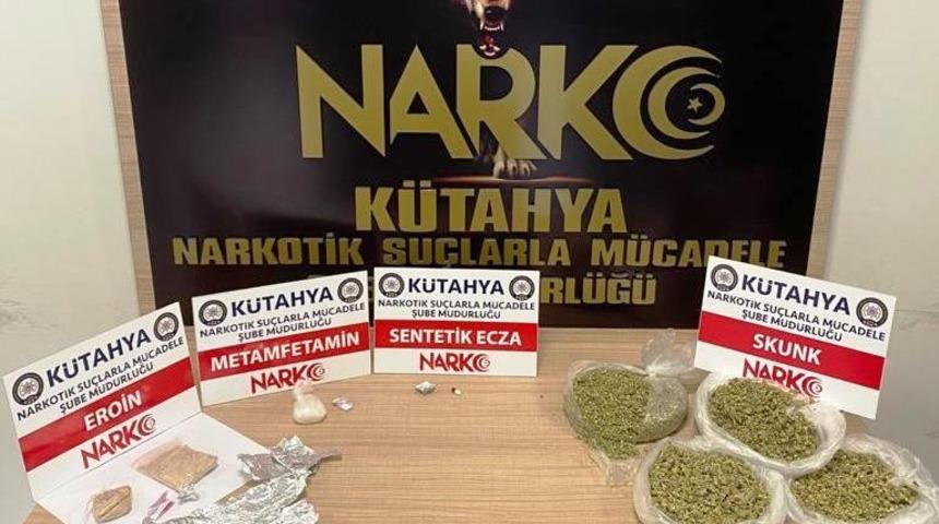 K&uuml;tahya&rsquo;da uyuşturucu operasyonunda 2 ş&uuml;pheli yakalandı
