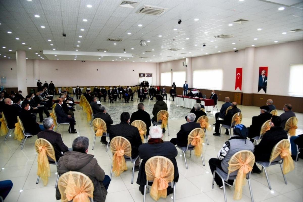 Vali Aksoy, Kuyucak&rsquo;ta muhtarlarla buluştu