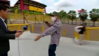 Ekvador'da akılalmaz olay! Muhabir canlı yayın sırasında soyuldu