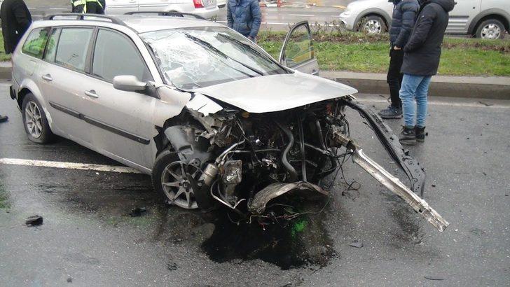 Kağıthane’de trafik kazasında ortalık savaş alanına döndü G3