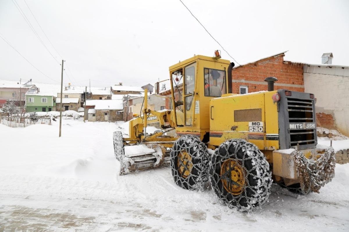 G&uuml;m&uuml;şhane&rsquo;de kapalı k&ouml;y yolu kalmadı