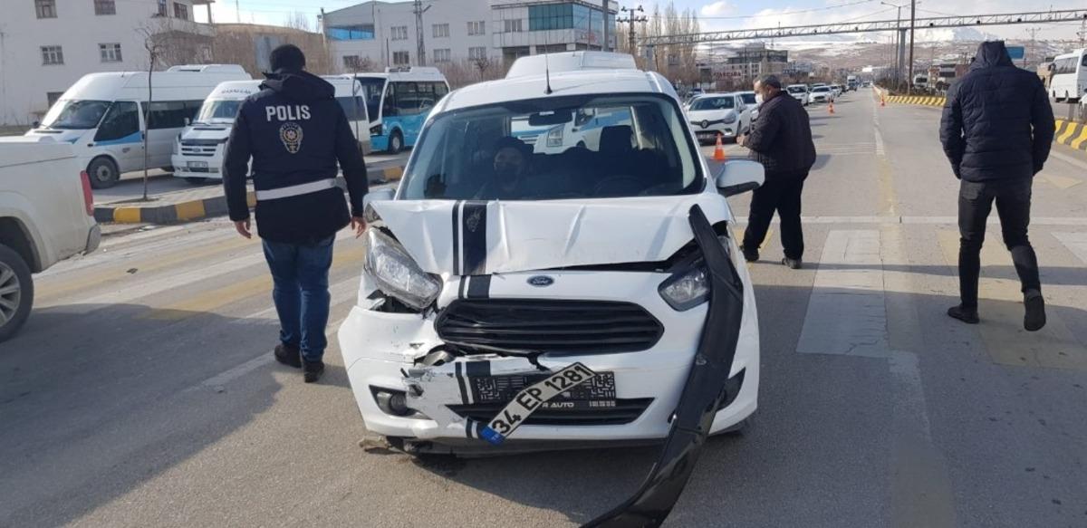 Van&rsquo;da zincirleme kaza: 2 yaralı