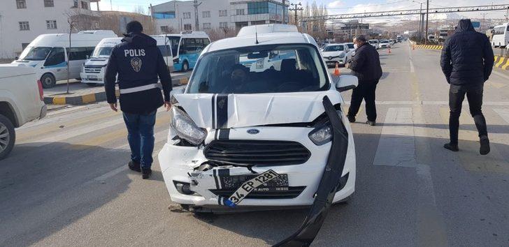 Van’da zincirleme kaza: 2 yaralı G1