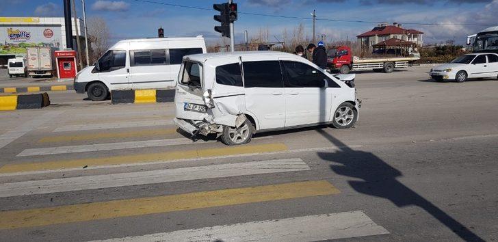 Van’da zincirleme kaza: 2 yaralı G2