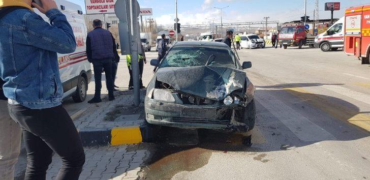 Van’da zincirleme kaza: 2 yaralı G5