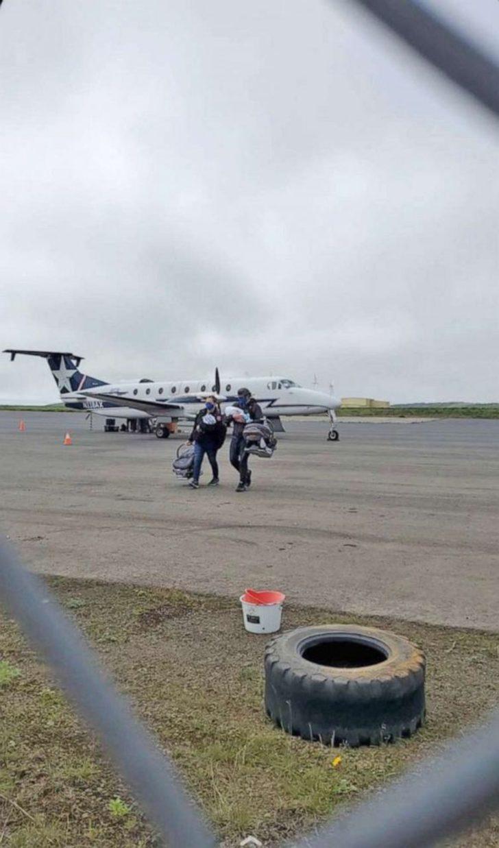 ABD'de karantinada doğan ikizler 9 ay sonra evine döndü G3