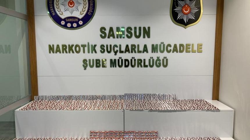 Samsun’da 5 bin 32 kapsül uyuşturucu hapla yakalanan 2 kişi gözaltında
