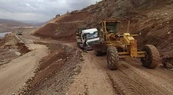 Siirt’te çamura saplanan tır kurtarıldı G2