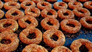 Tereyağın mahleple buluşması: Kıyır kıyır simit kurabiye tarifi!