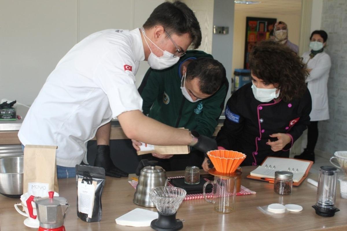 &Ouml;zel &ouml;ğrencilere barista eğitimi verildi