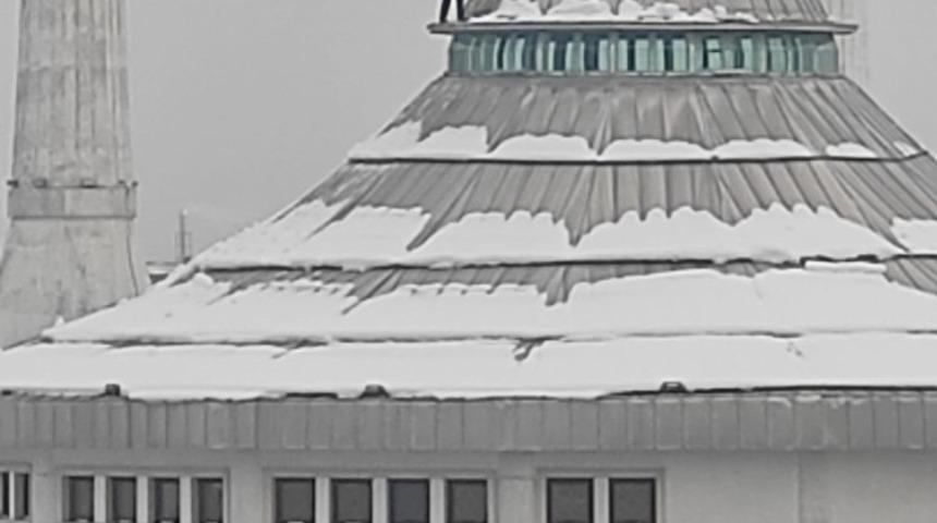 Bursa’da cami kubbesinde tehlikeli temizlik