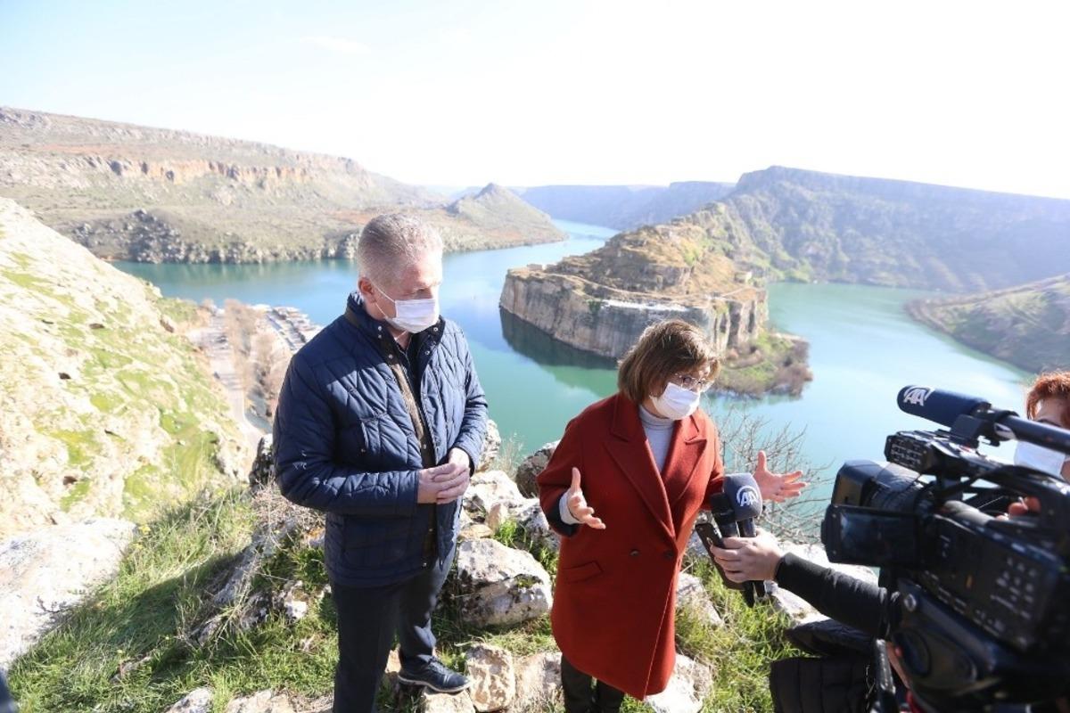 T&uuml;rkiye&rsquo;nin en b&uuml;y&uuml;k cam terasının inşasına başlandı