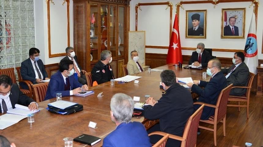 Vali Akın, "Afet öncesi ve sonrası eğitim faaliyetleri devam edecek"