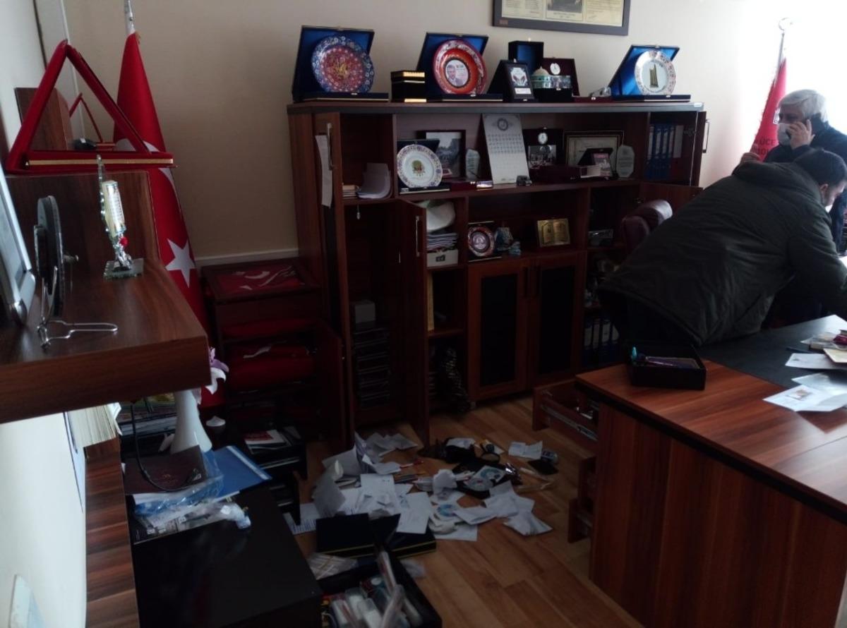Bursa&rsquo;da 3 okulu soyan hırsızlar kamerada...