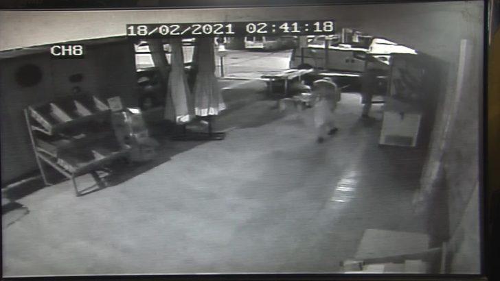 Susayan çocuklar marketin dolabını zorla açarak içecek çaldı G2