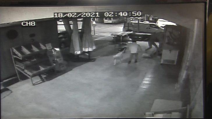 Susayan çocuklar marketin dolabını zorla açarak içecek çaldı G3