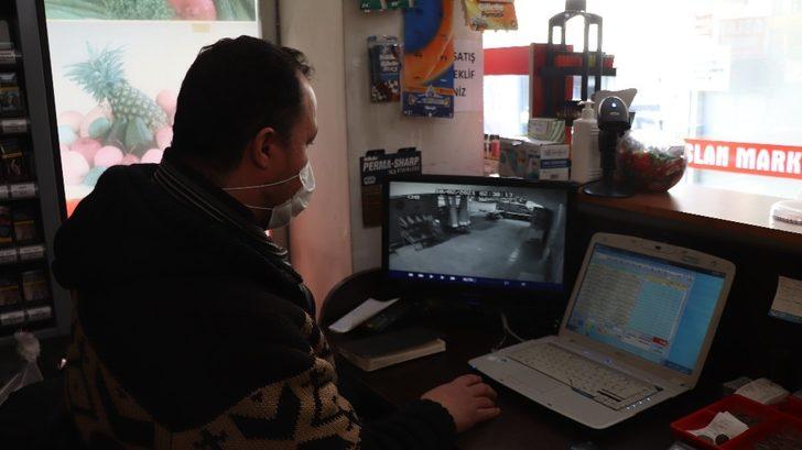 Susayan çocuklar marketin dolabını zorla açarak içecek çaldı G5