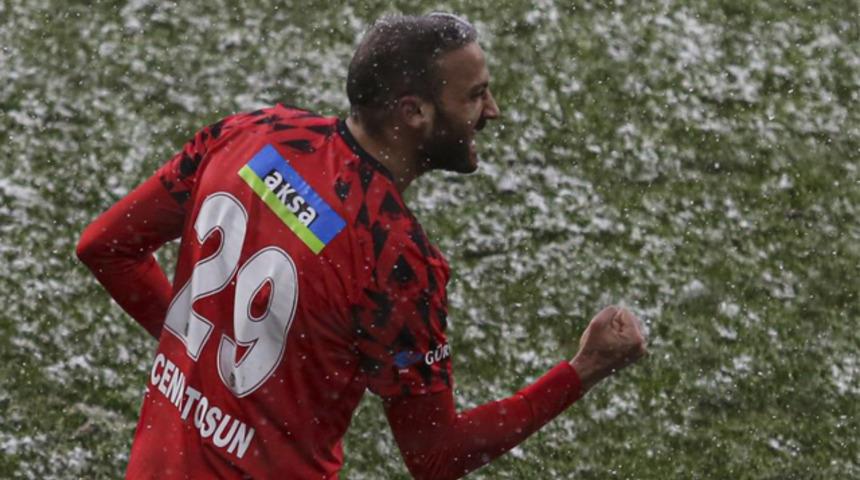 Beşiktaş'ta Cenk Tosun'un dizinde ödem tespit edildi