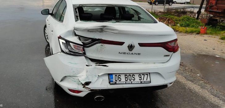 Tır kırmızı ışıkta duran araca çarptı G3