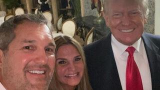 Trump çifti Beyaz Saray’dan ayrıldıktan sonra ilk kez görüntülendi