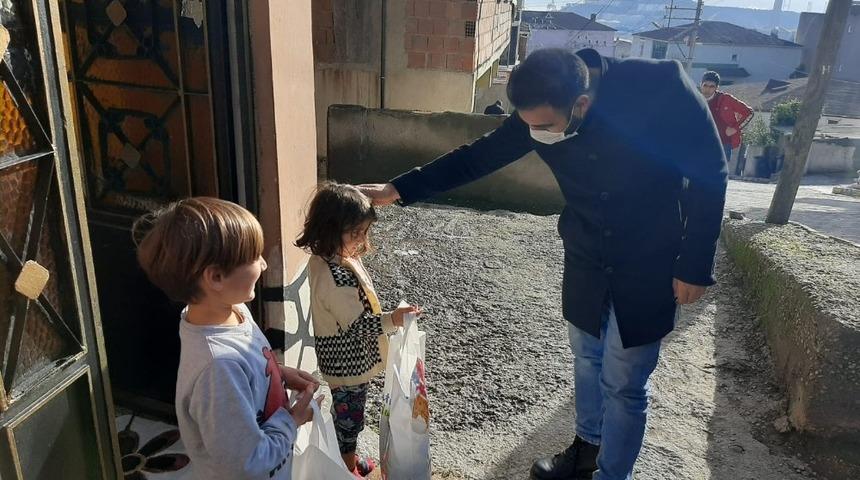 İhtiyaç sahibi bin 500 çocuğa kıyafet desteği