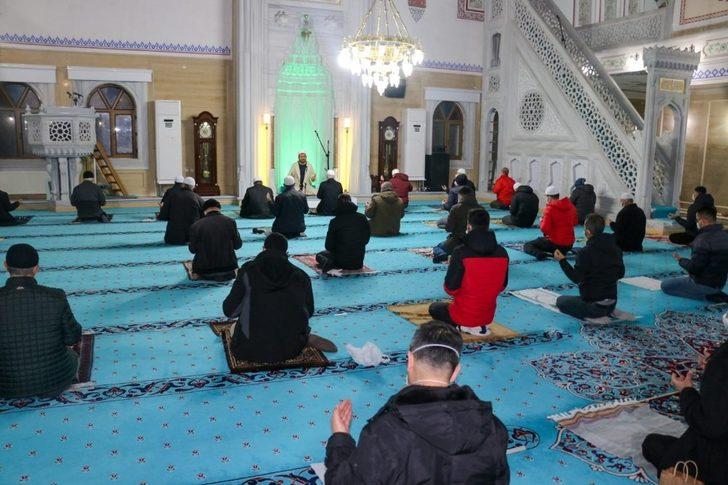 ’Regaip Kandili’ dualarla idrak edildi G3