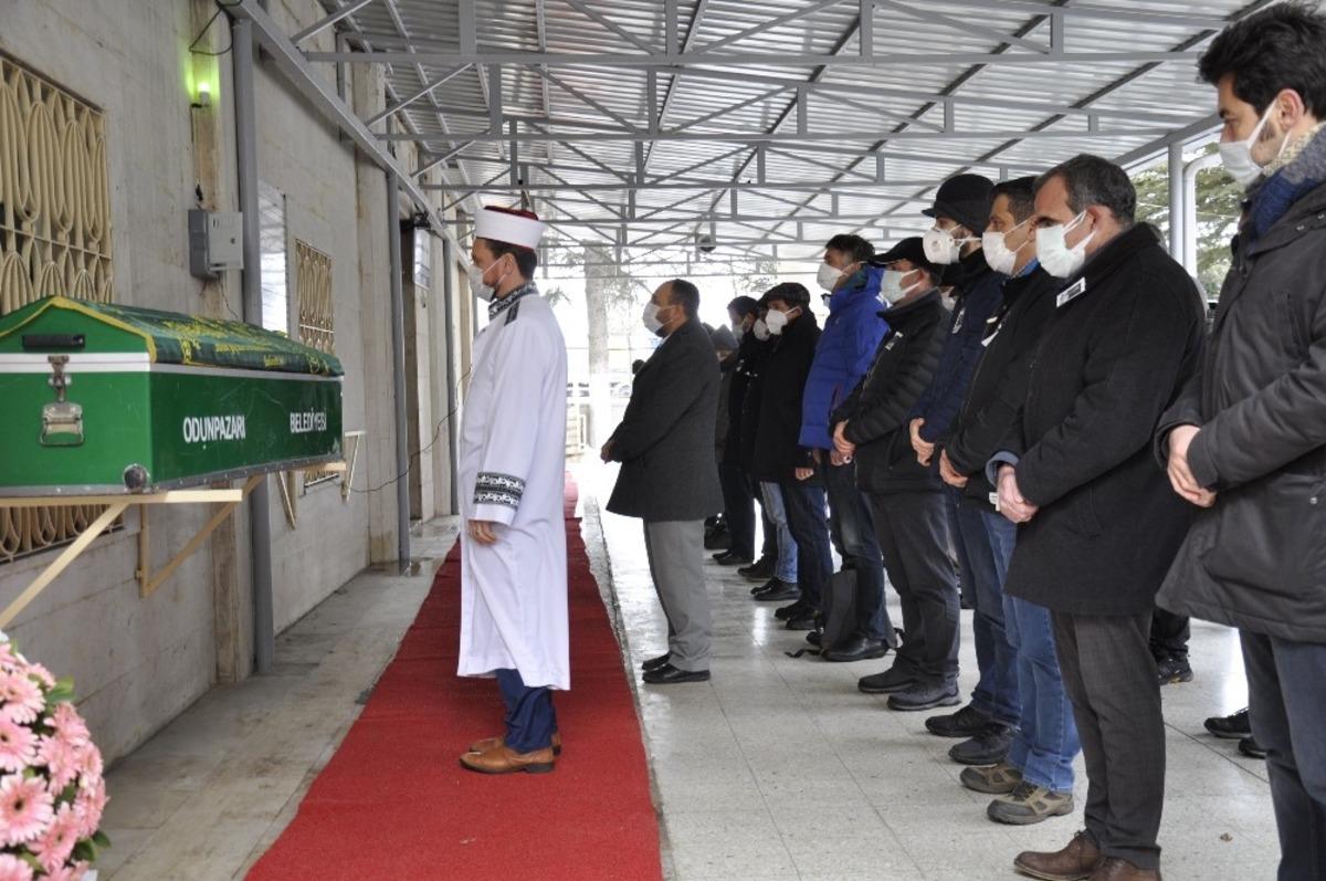 Eşini &ouml;ld&uuml;r&uuml;p intihar eden doktora h&uuml;z&uuml;nl&uuml; veda