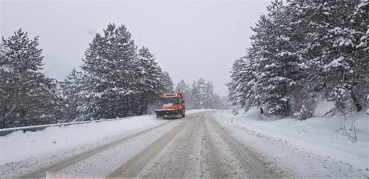 Kar yağışı etkili oldu, bazı araçlar devrildi bazıları kara saplandı G4