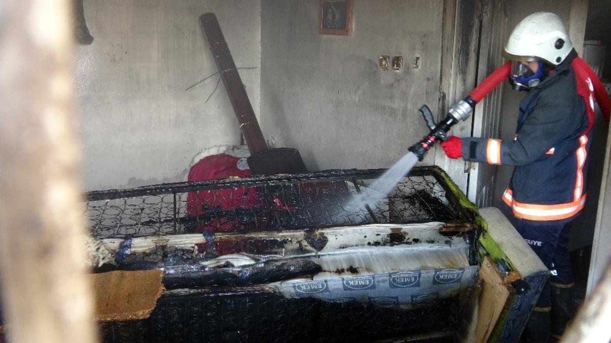 M&uuml;stakil evde &ccedil;ıkan yangın mahalleliye panik yaşattı