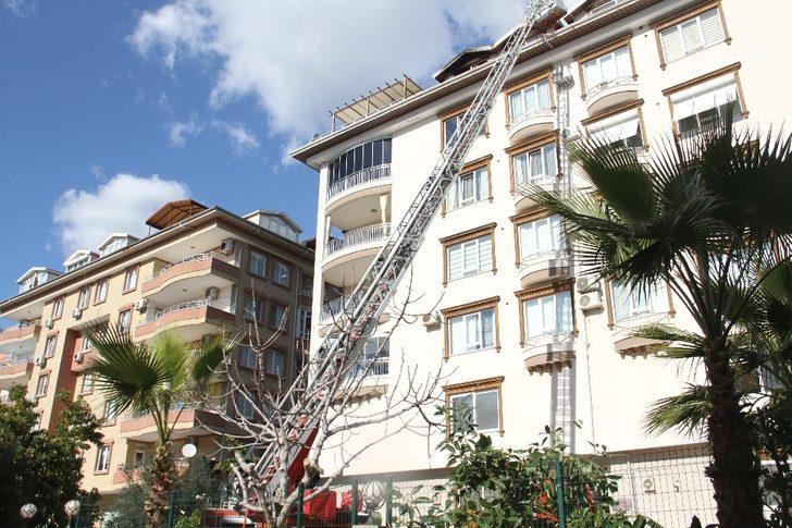 Alanya’da apartmanda yangın paniği G3