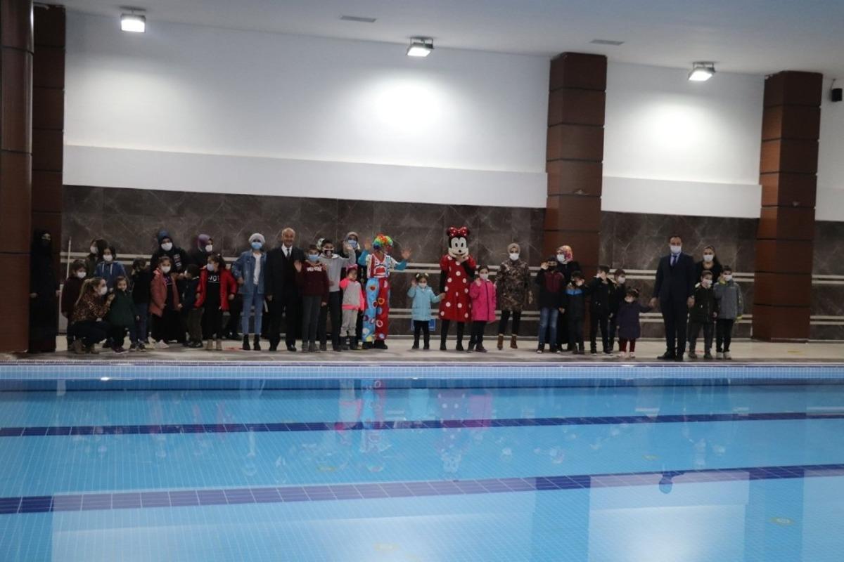 Siirt&rsquo;te yetim &ccedil;ocuklar doyasıya eğlendi