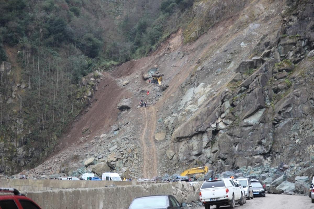 Taşocağında hayatını kaybeden operat&ouml;r i&ccedil;in &ccedil;alışma başlatıldı