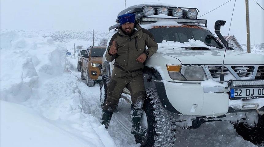 Off-Road &uuml;yeleri, sokak hayvanları i&ccedil;in yem bıraktı