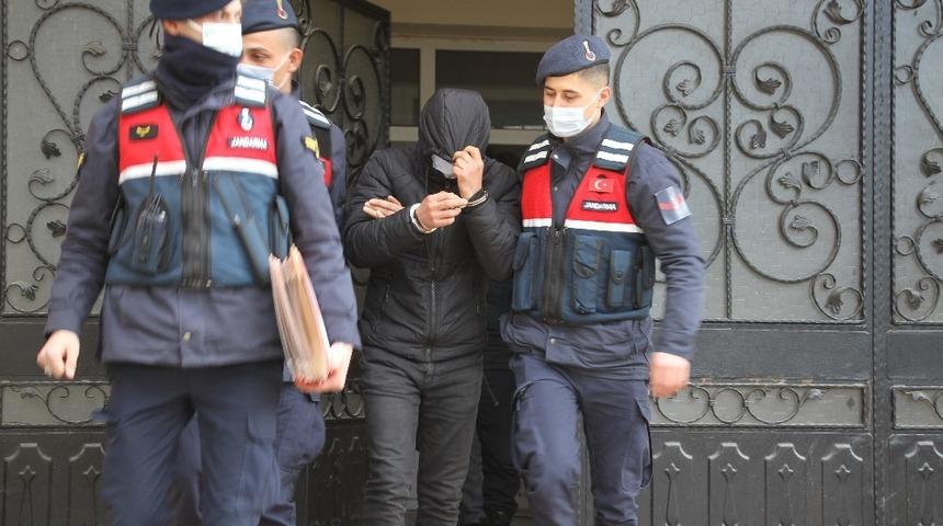 Uyuşturucu ticaretinden aranan firari, jandarma tarafından kıskıvrak yakalandı