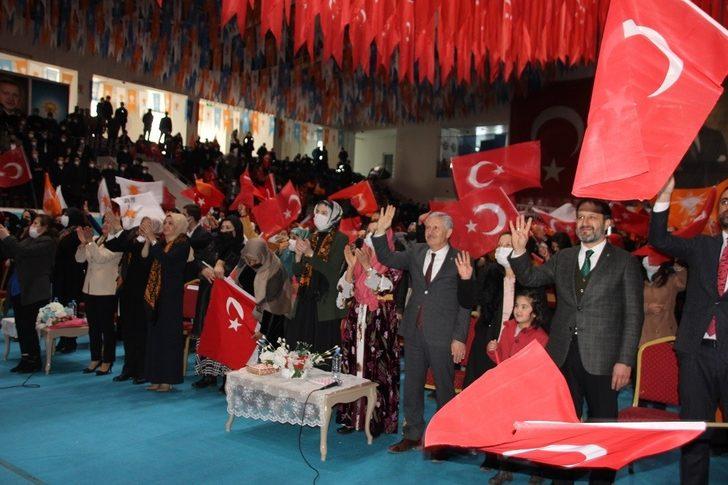 AK Parti Hakkari Kadın Kolları Başkanı Ertuş güven tazeledi G3