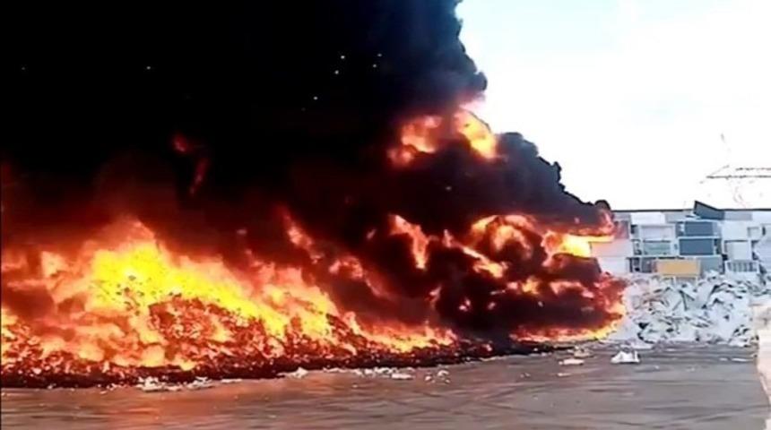 Son Dakika: Manisa’da geri dönüşüm fabrikasında korkutan yangın